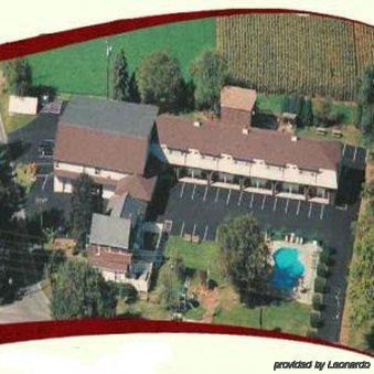 Cherry Lane Motor Inn Amish Country Ronks Exteriör bild