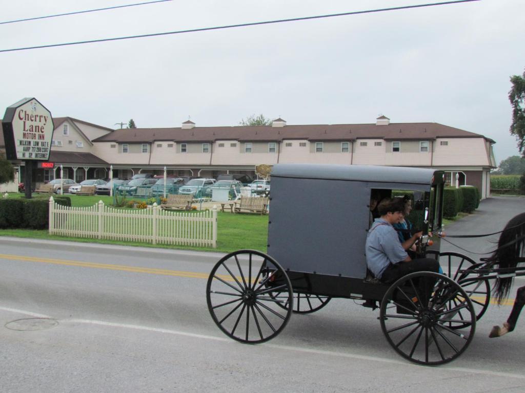 Cherry Lane Motor Inn Amish Country Ronks Exteriör bild