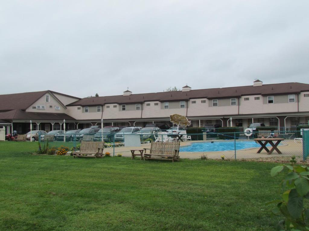 Cherry Lane Motor Inn Amish Country Ronks Exteriör bild