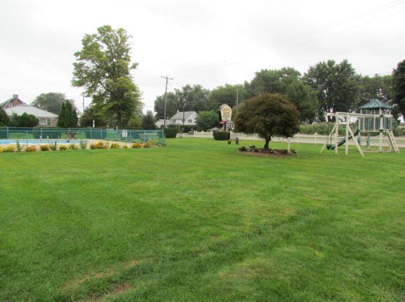Cherry Lane Motor Inn Amish Country Ronks Exteriör bild