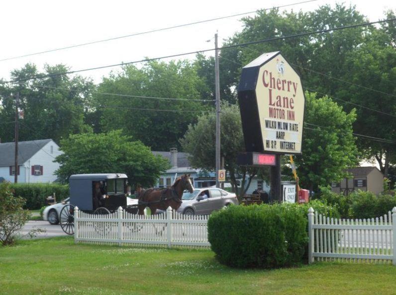 Cherry Lane Motor Inn Amish Country Ronks Exteriör bild